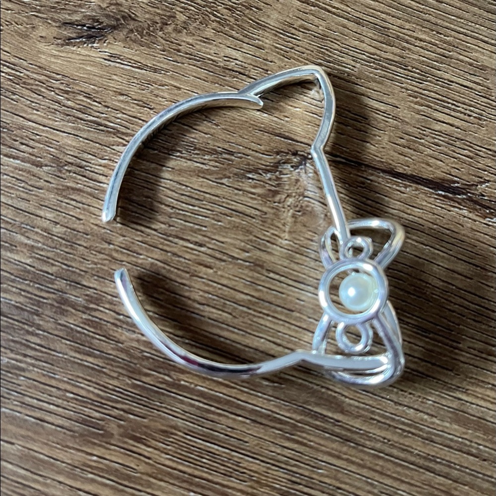HELLO KITTY-NWT Silver Tone Cuff with Faux Pearl - Picture 8 of 11